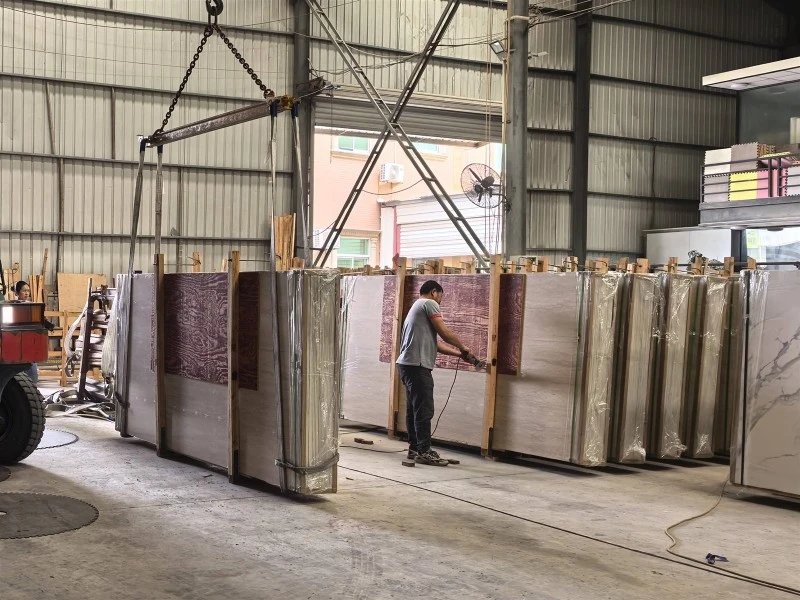 Sintered Stone Slab Delivery from Factory to Port Sintered Stone Slab Delivery from Factory to Port